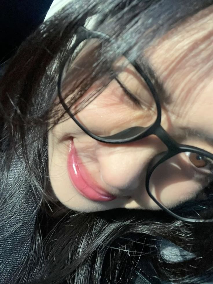 Absen 28/02/2025

Selamat pagi dunia, selamat hari Jumat. Absen kali ini saranin aku lagu yang biasa kalian denger di pagi hari biar semangat menjalani Hari dong. Oiya sama tunjukan muka cakep kalian itu ya. 🤭