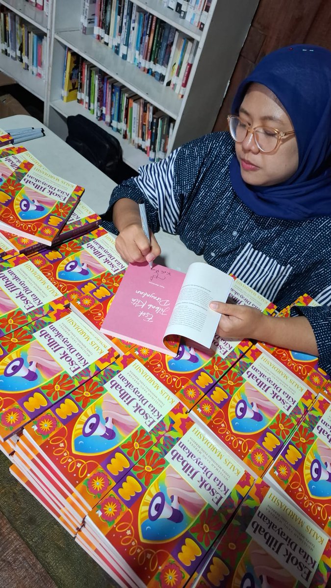 Buku terbaru <a href="/mardiasih/">Kalis Mardiasih</a> yang diterbitkan <a href="/BukuMojok/">Buku Mojok</a> dapat dipesan di <a href="/griyabuku_/">Griya Buku Pelangi</a> 

Pemesanan bila melalui:
wa.me/628989070003

atau di lokapasar kami:
shopee: rb.gy/4mo4y5
tokopedia: rb.gy/7mj389