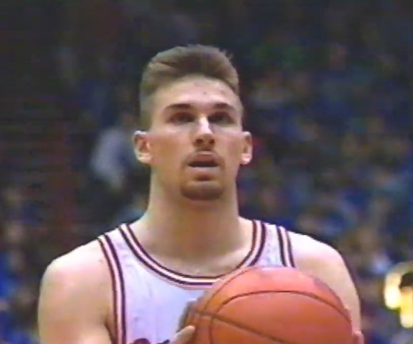 JordanLoppnow's tweet photo. In 1993, Anthony Pieper (L) of Wausaukee HS made history by becoming the 1st Wisconsin prep boys basketball player to score 3,000 career points. 

32 years later, Drew Daoust (R) of Southern Door HS became the second player to accomplish that feat today. https://t.co/ERSE5WXCMv