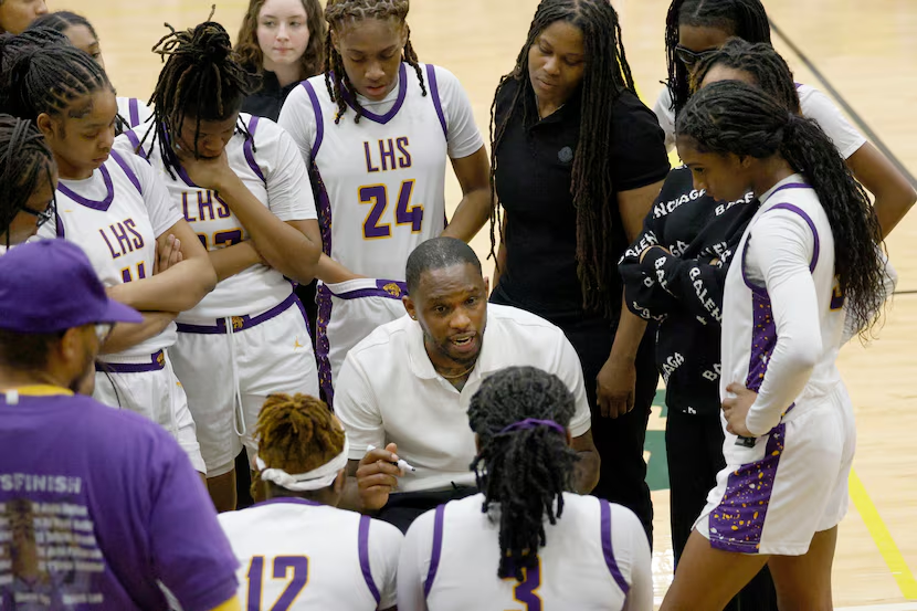 Ashley Greer honors late friend Andre Emmett by leading Lincoln to state championship game

dallasnews.com/high-school-sp…