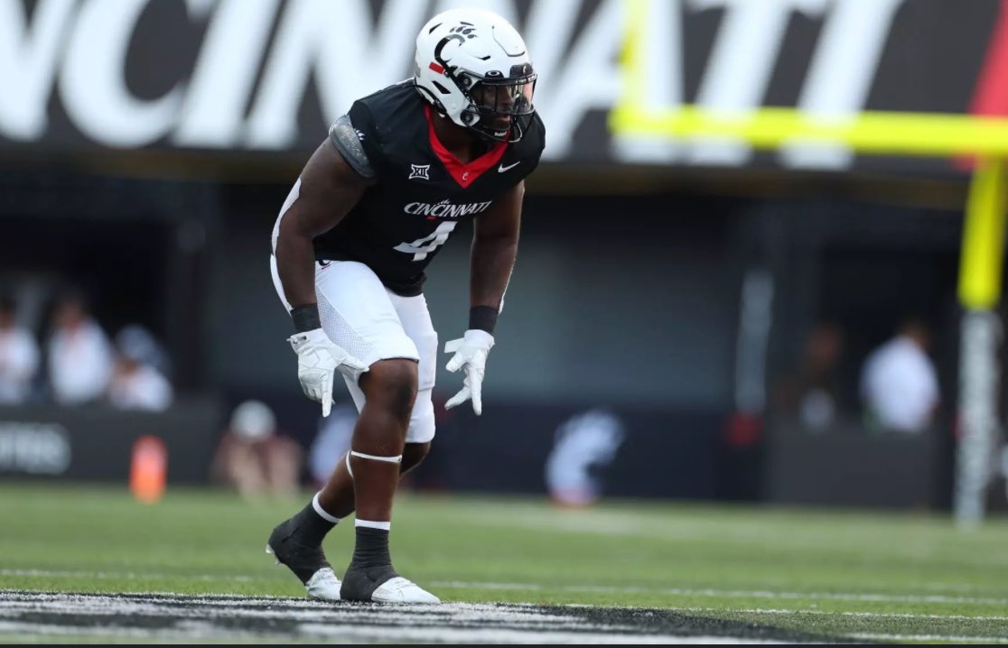 Great conversation with <a href="/TheGuruStew/">CoachStewart</a> 
Blessed to receive an offer from <a href="/GoBearcatsFB/">Cincinnati Football</a> !!
#AGTG