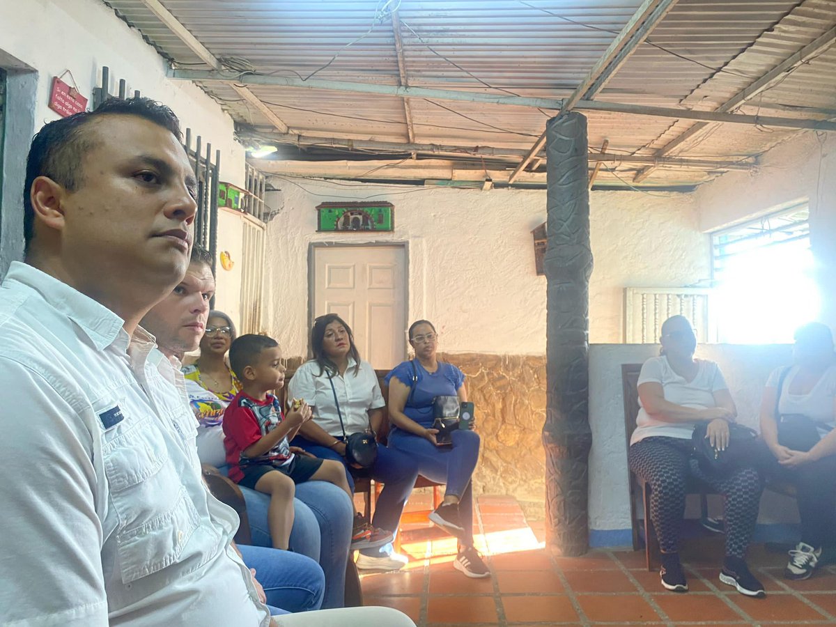 <a href="/WILIAMCORTEZ3/">WILIAM CORTEZ</a> <a href="/hernanjvasquezm/">Hernán Vásquez</a> Sobre “El Impacto del Estado Comunal en lo político, social y económico” fue la #TertuliADeca realizada en el municipio carrizal, de la Seccional Miranda, con la participación del Dip. <a href="/edgardleoni/">Edgard Raúl Leoni</a>.