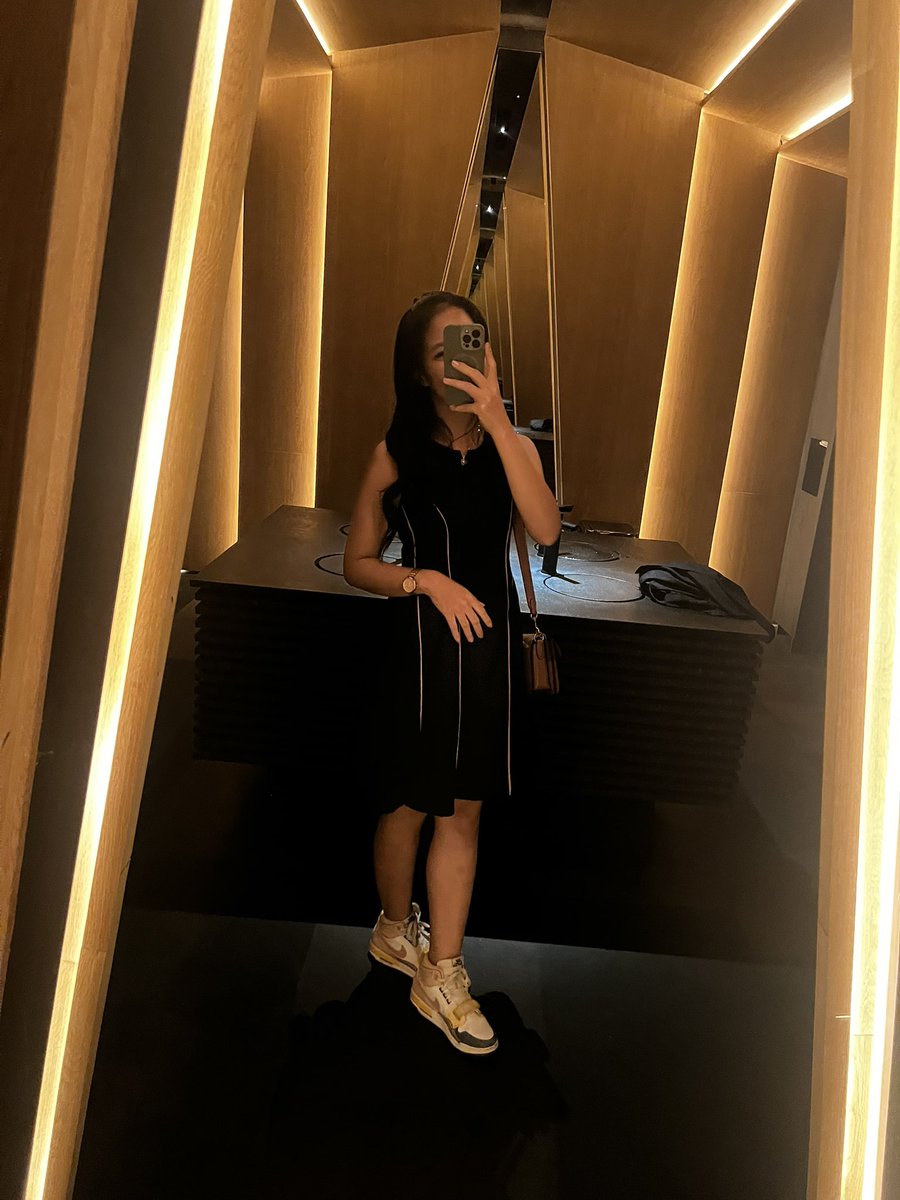 Late post..
Karaoke-ing again 🎶🎤🎵🎤🎶🎵
Look at my glass, what did i drink? 😝😝