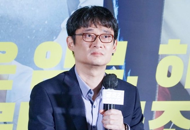 v_lovez's tweet image. &quot;I realized that he’s[Hyunbin] a very detailed actor. He was the kind of actor who prepared meticulously, in detail, and thought through every possible scenario. He even tried to do all the action scenes himself without a stunt.&quot;

Lee Seok-hoon 
#ConfidentialAssignment2 Director