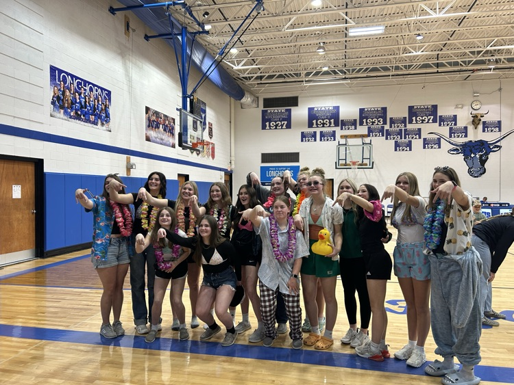 SandhillsPublic's tweet photo. Way to show up Knight Nation! Your S-T Knights corralled the Hyannis Longhorns in sub district basketball tonight 43-33. Great job gentleman! https://t.co/jKJ5SxrKVJ