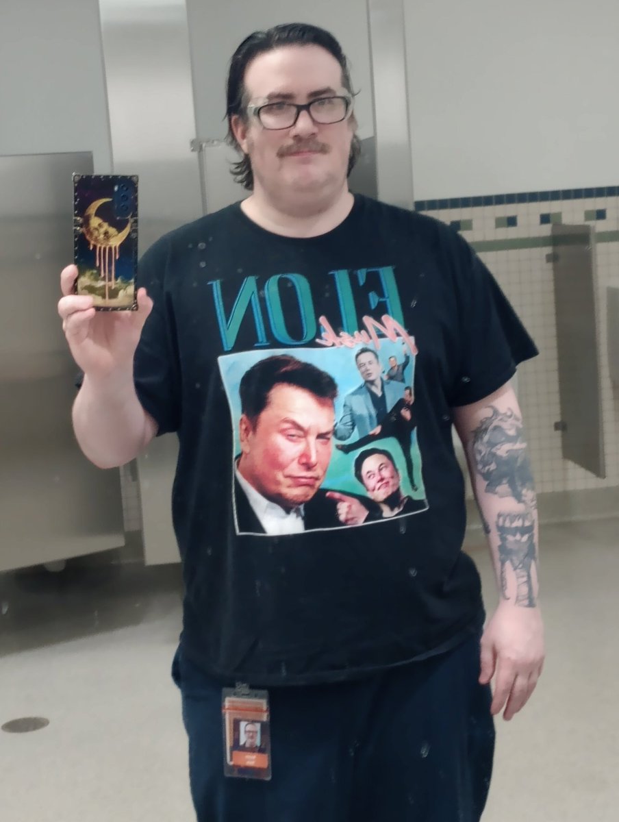 FinkSneaky's tweet photo. Representing @elonmusk at work! https://t.co/TUkzjPUNRw
