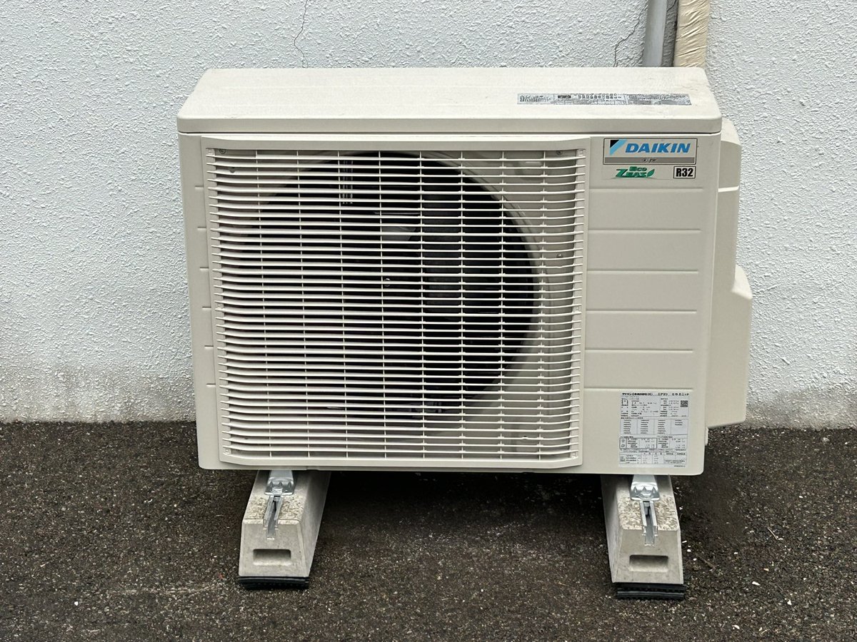 Chihara2025's tweet photo. お疲れ様です。本日は広島県O市にて、天カセ4方向の更新工事をさせていただきました!!少し小雨の降る中でしたが、無事完了しました〜!!
皆様ありがとうございますm(_ _)m
#広島県 #空調 #エアコン #chihara #peace https://t.co/C1QAfpA6Pj