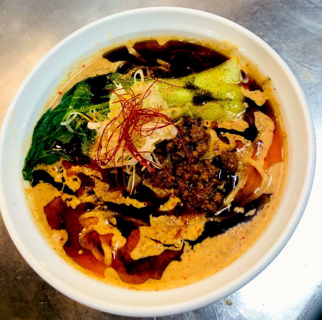 【お知らせ】
明日より濃厚担々麺の最終色、
“地獄” &amp; “新世界” &amp; “背脂”
解放します！

地獄•••黒の焦がしマー油の香ばしさ×赤の自家製ラー油の旨辛さ×青の花山椒と花椒油のシビレを独自ブレンド。
さらに辛さに特化した特製辛餡を配合しました。
※辛いです。ご注文の際はご承知ください。