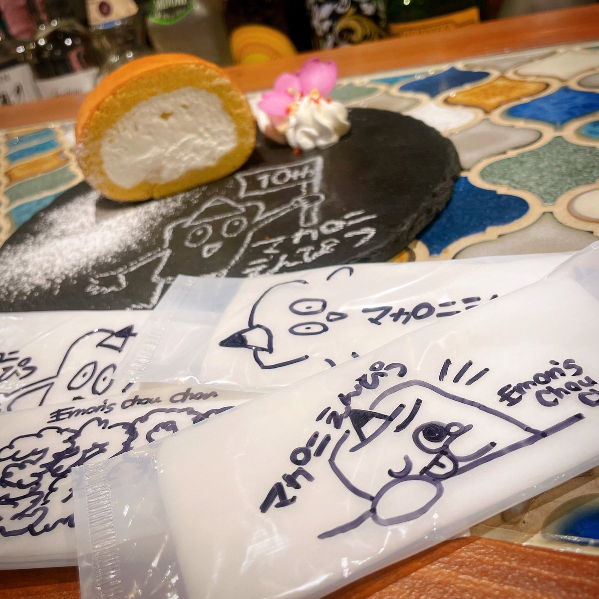 emonschouchou's tweet photo. 本日zepp札幌はマカロニえんぴつさん✏️🎶

ライブ前後にお近くのエモンズシュシュでカフェはいかがですか？？

ラテアートやデコプレートやってます☕️🍰

@macarock0616 
#emonschouchou 
#エモンズシュシュ
#札幌カフェ
#中島公園カフェ
#zepp札幌
#花カフェ
#ラテアート
#マカロニえんぴつ https://t.co/s6lJn4RMR7
