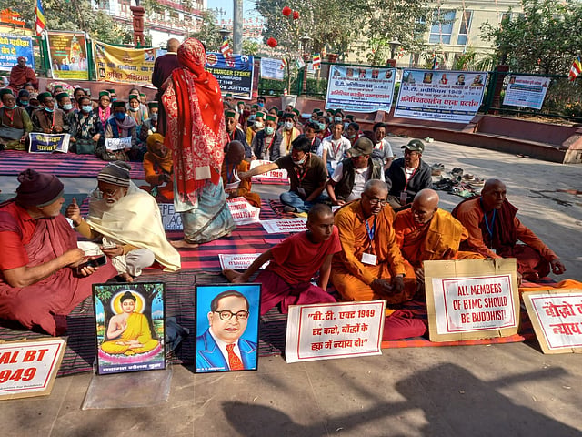मंदिर हिन्दुओं का, गिरजाघर ईसाईयों का, मस्जिद मुसलमानों का, फिर बौद्ध विहार पर बौद्ध अनुयायियों का अधिकार क्यों नही है? <a href="/narendramodi/">Narendra Modi</a> विदेश जा कर कहते हैं मैं बुद्ध की धरती से आया हूं मुझे युद्ध नहीं बुद्ध चाहिए उस देश में बौद्धों की यह स्थिति कितनी शर्मनाक है। #Repeal_BTact1949
