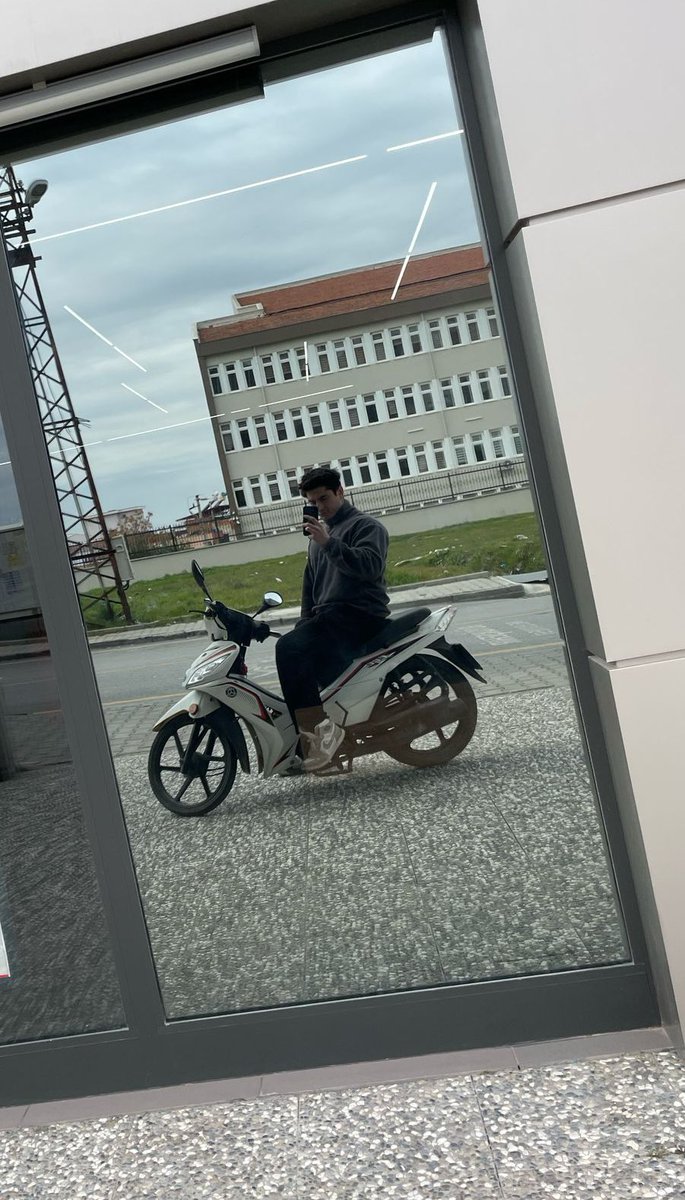 devriimtsdmr's tweet photo. Yolların belasıyım Gözlerinin hastasıyım Hayırlı Cumalar https://t.co/IoyXU0kuR6