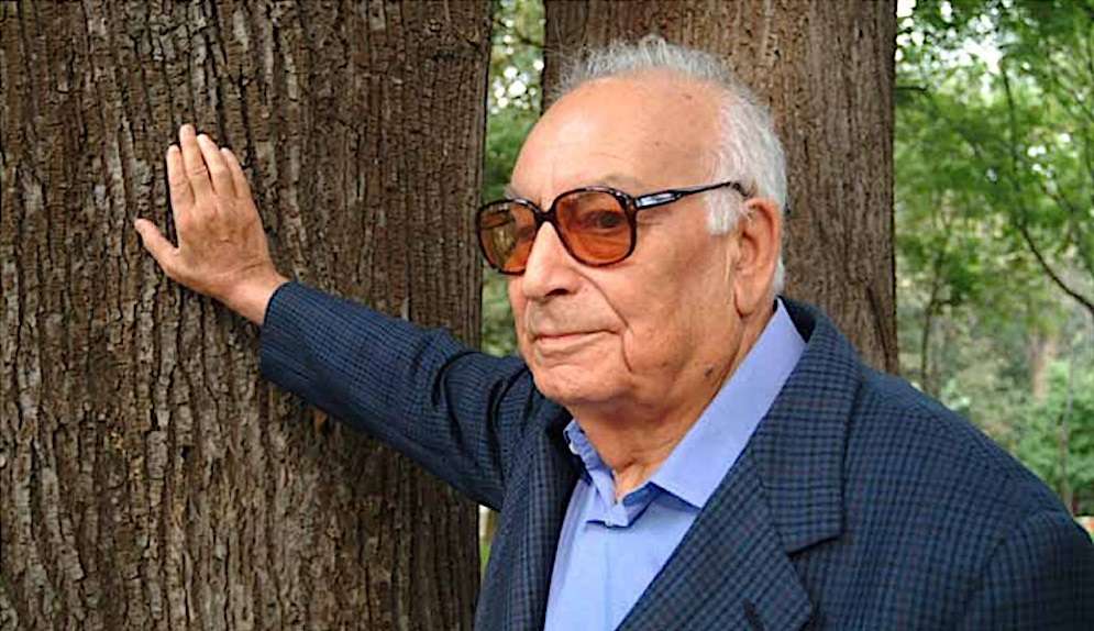 Semih Gümüş (@notosoloji) on Twitter photo Hayatımın önemli bir bölümünde yer almış olanlar arasında Yaşar Kemal'in yeri apayrıydı. On yıl geçti ama onu hiç unutamıyorum. Yaşar Ağbi hayatımda tanıdığım en iyi insanlardan biriydi, belki en iyisi. Bir başka dünyada karşılaşmak isteyeceğim ilk kişi o, hiç düşünmeden.
Bugün Hayatımın önemli bir bölümünde yer almış olanlar arasında Yaşar Kemal'in yeri apayrıydı. On yıl geçti ama onu hiç unutamıyorum. Yaşar Ağbi hayatımda tanıdığım en iyi insanlardan biriydi, belki en iyisi. Bir başka dünyada karşılaşmak isteyeceğim ilk kişi o, hiç düşünmeden.
Bugün