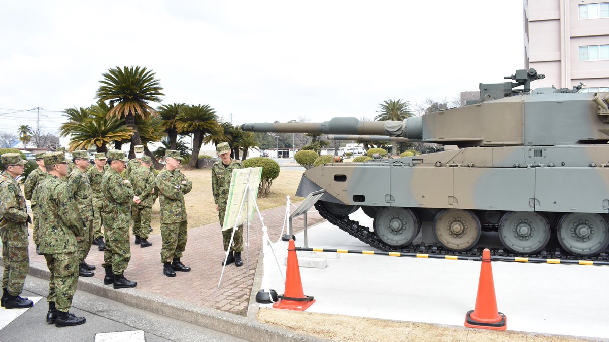 kengungsvc_wa's tweet image. 【＃健軍駐屯地 の紹介】
先日から行っていた移設作業が終了し、地域の方々に見学していただける準備が整いました。３月２日（日）、西部方面隊創隊６９周年 ＃記念行事 の開催を予定していますので、ご来場をお待ちしております。
＃ＡＡＶ７ ＃９０式戦車 ＃７４式戦車 ＃６１式戦車 ＃西部方面隊