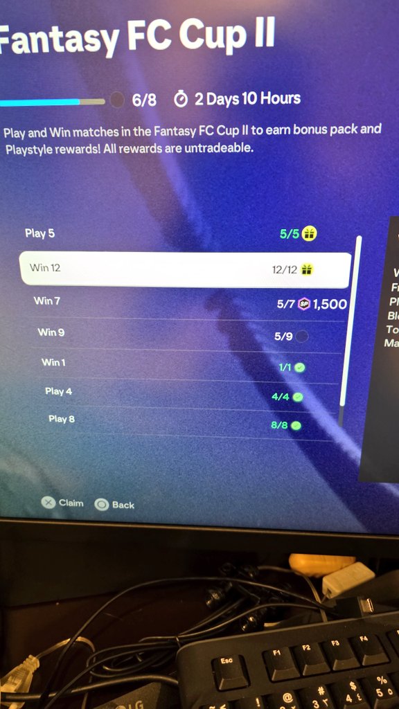 bronzegod007's tweet photo. @EASPORTSFC how did i win 12 but not 7&amp;9? https://t.co/ugYZZYHmaM