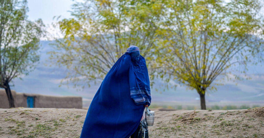 Limportant_fr's tweet photo. Tribune. Emmurées vivantes dans leur maison, interdites de parole, laissées sans éducation, sans soin: les femmes afghanes se meurent, nous leur devons assistance https://t.co/iIiwwjK25A @libe https://t.co/7gtdHK5Pu0