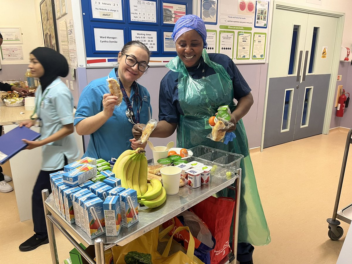 huhmaternity's tweet photo. Monthly breakfast round for the Maternity and Neonatal teams to help them start their day hydrated and fuelled 🧃🥐🍊 https://t.co/jc1CsaXQDc