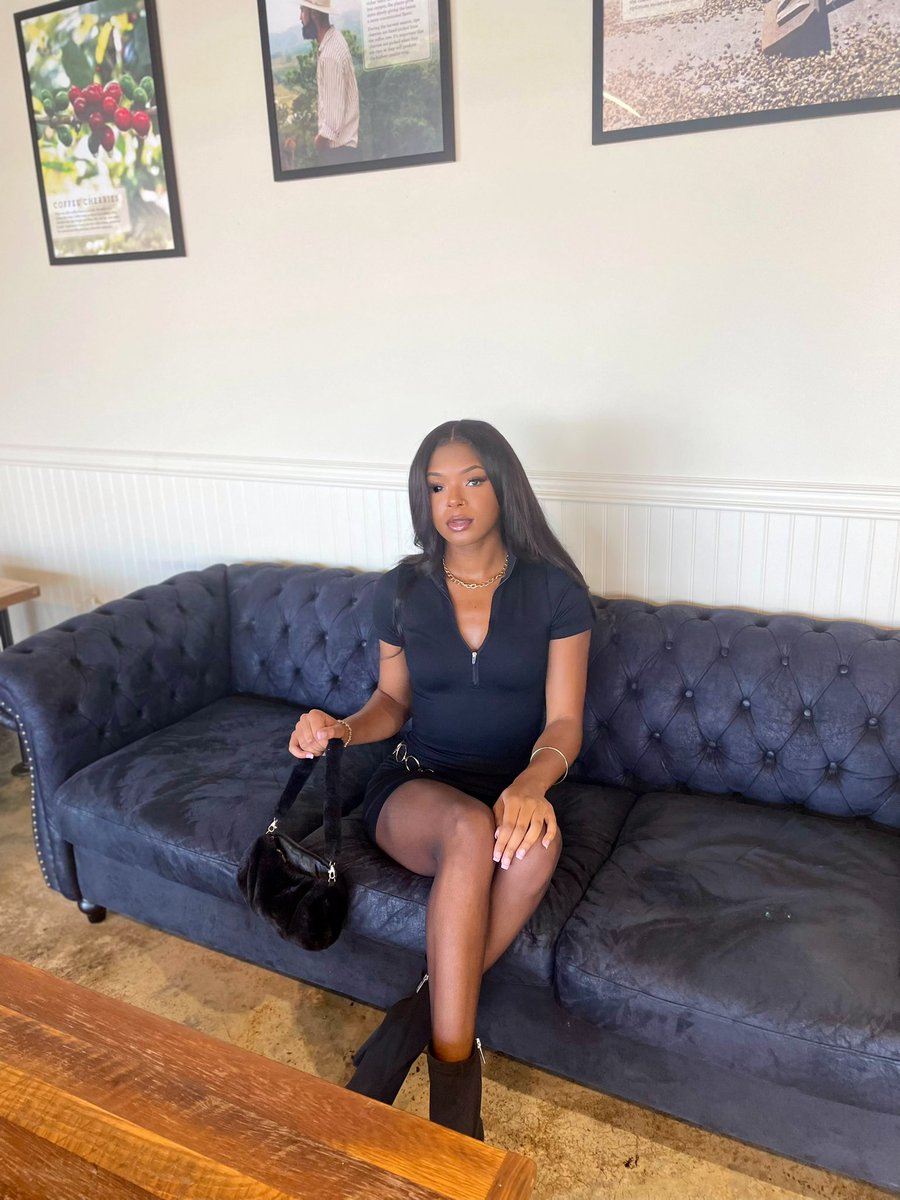 12_80s's tweet photo. February Pisces 🖤♓️ https://t.co/oBZDUytTjO
