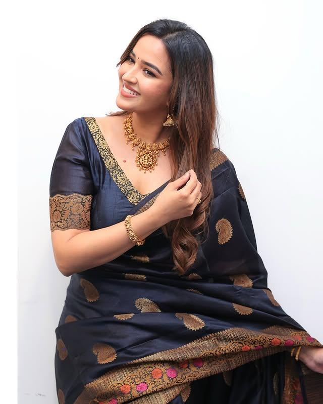 Gk2AmyCW4AA-ShB?format=jpg&name=900x900