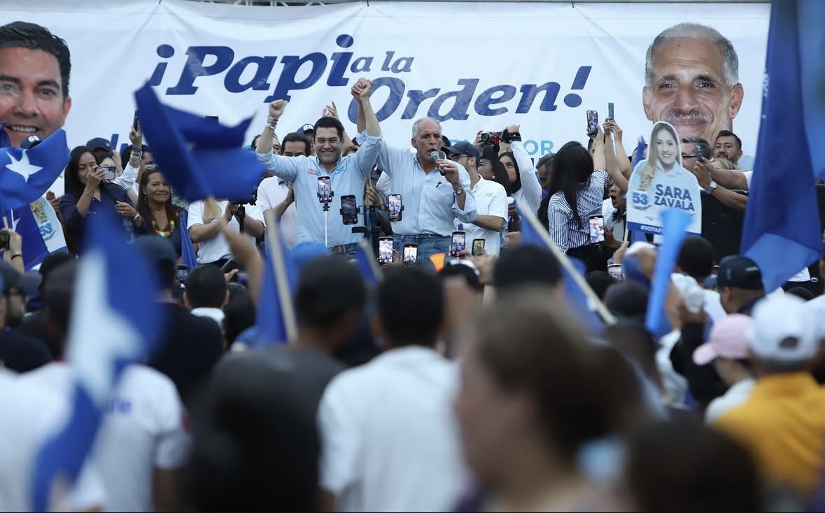 RCVHonduras's tweet photo. CELEBRACIÓN ANIVERSARIO PN

Masiva marcha y concentración en sector de la capital realizada por el Movimiento de Papi A La Orden del Partido Nacional en celebración de sus 123 años de fundación.

#RCVNoticias https://t.co/h82z4ODswY