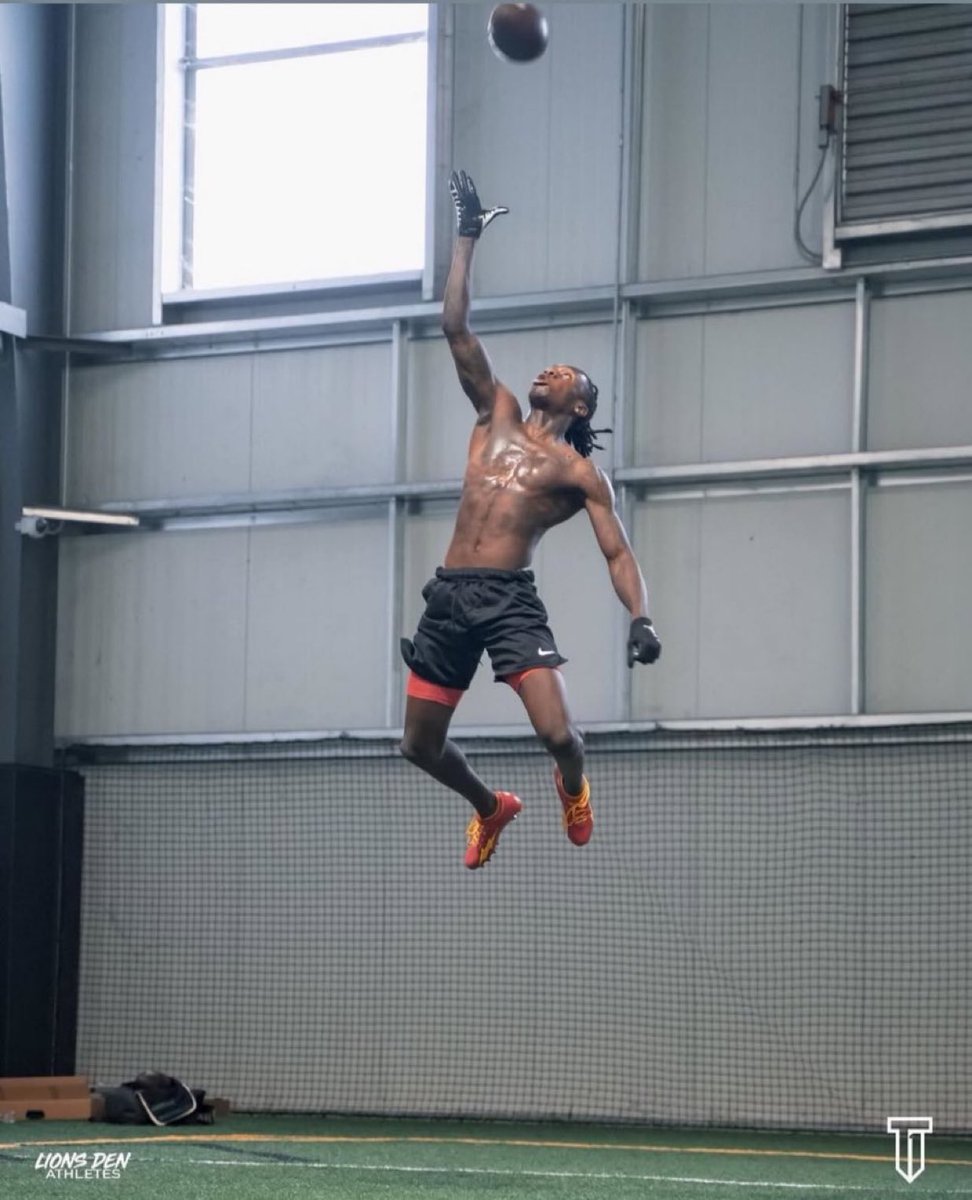 #CHIEFS WR XAVIER WORTHY CAN BASICALLY FLY.

🤯🤯🤯

INSANE.