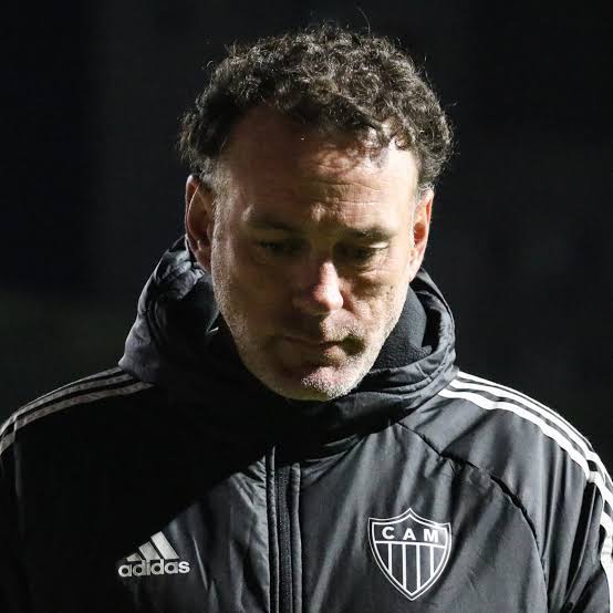 TheoChaves7's tweet photo. A cada jogo do Botafogo que eu assisto em  2025 - com direito a Zaracho metendo gol neles- eu te odeio mais e mais. https://t.co/vvqmov7sYG
