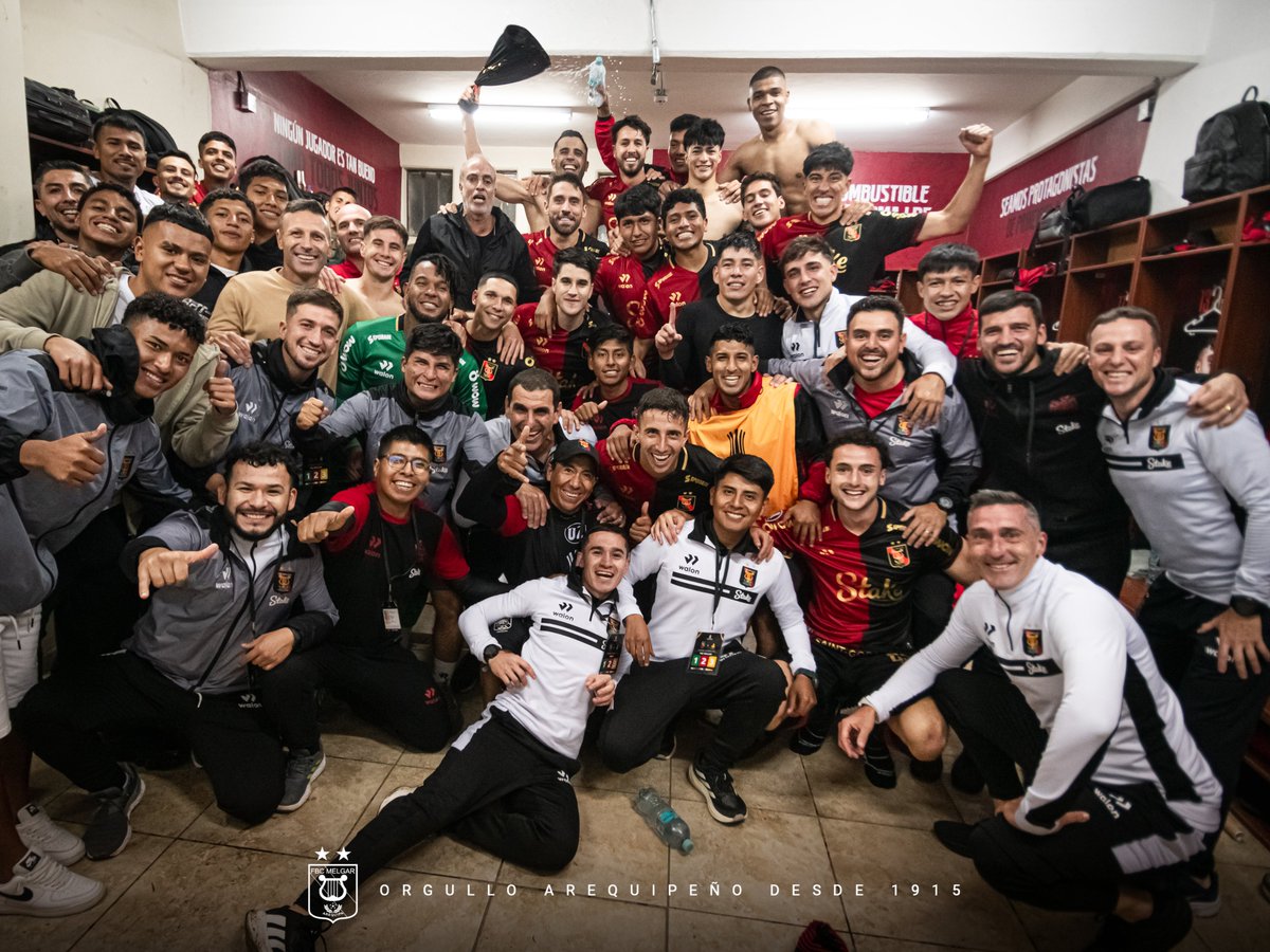 MelgarOficial's tweet photo. ❤️🖤❤️🖤 Mi querida fa[M]ilia. ❤️🖤❤️🖤

#LaRojinegraONada
#MelgarEsArequipaEsMelgar https://t.co/aFBOwouVIu
