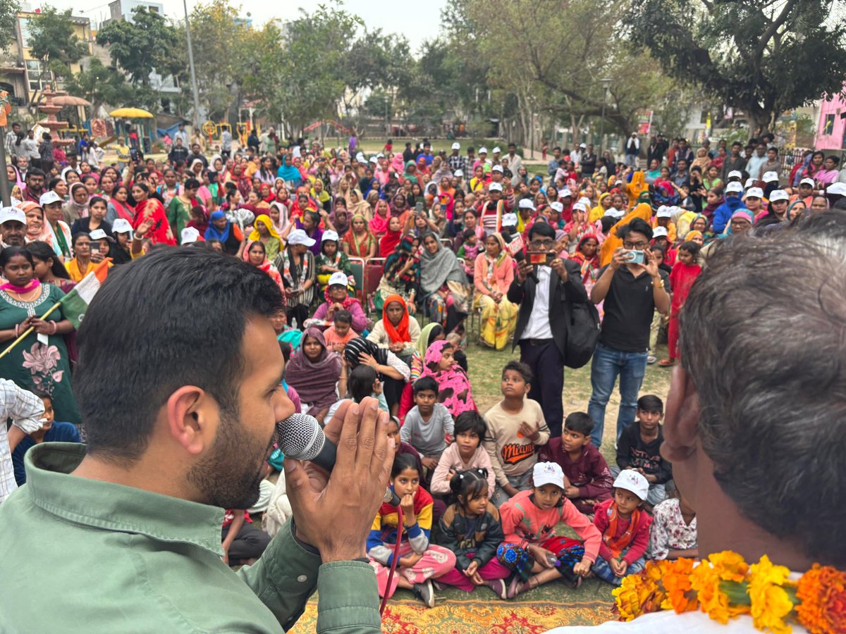 आज नगर गुड़गांव में वार्ड 29 की पार्षद प्रत्याशी श्रीमती पूनम देवी जी के लिए मतदान की अपील की। वहां के निवासियों से मिलकर उन्हें पूनम जी के विज़न और विकास योजनाओं के बारे में बताया और उनसे मतदान में भागीदारी के लिए आग्रह किया।