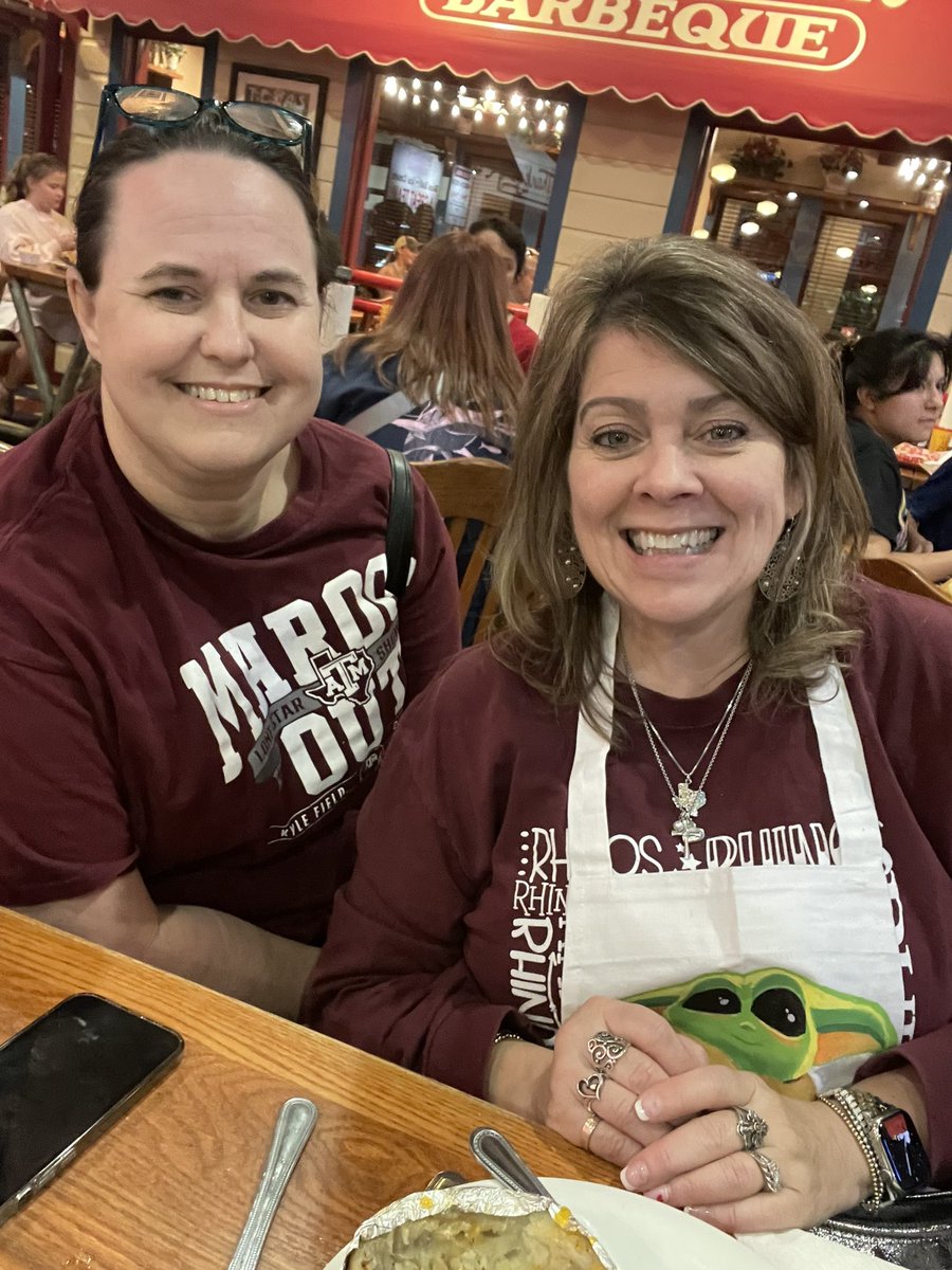 <a href="/SpringCreekBBQ/">SpringCreekBarbeque</a> with my peeps from <a href="/Rockin_Rhinos/">Rylander Elementary</a> #RREGoViral <a href="/katyisd/">Katy ISD</a>