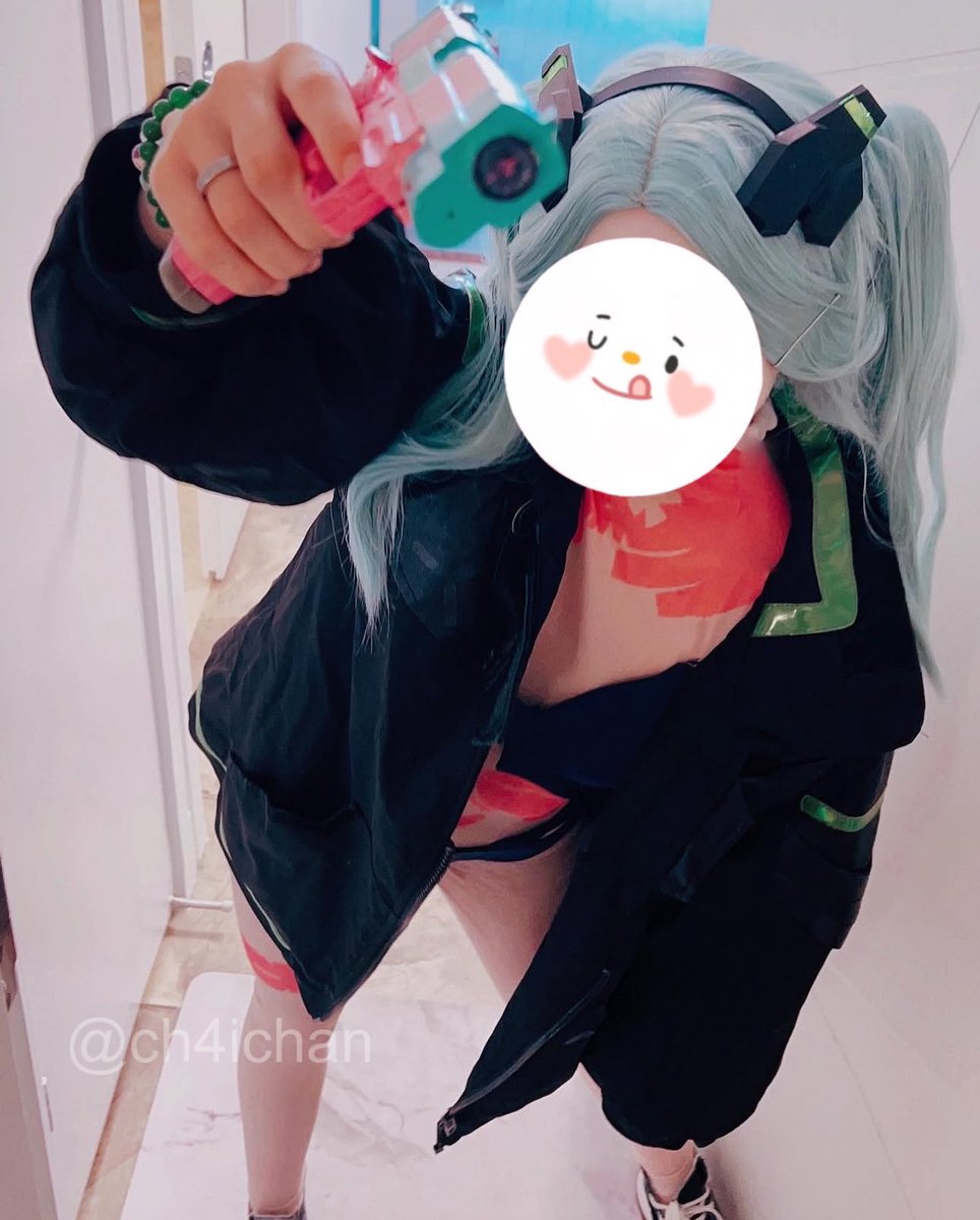 COSPLAY DAY ONE!  (๑﹏๑//) 

⚠️WARNING IMMERSION BREAK⚠️ 

SUP CHOOM' 
REBECCA - CYBERPUNK 🤖

this cosplay was a tuffy! between makeup, styling the wig and wearing a transparent bodysuit!

ummm okkkkkkk well!!! ok well what do u even think HUH? 🔫