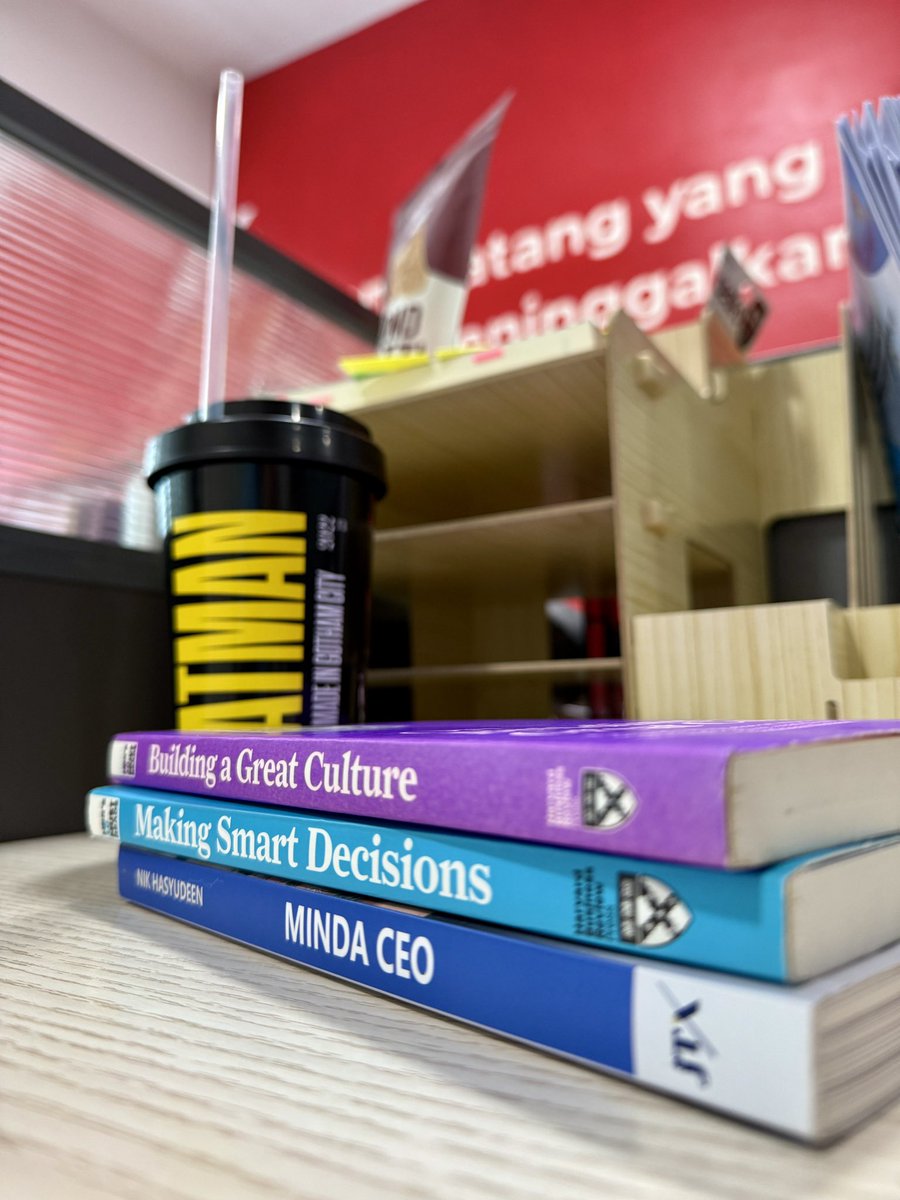 Menghadam buku-buku HBR sebagai panduan projek seterusnya. 

Meneliti bagaimana mereka mengumpulkan artikel-artikel tetapi kekal koheren dengan topik daripada awal, dipertengahan sehingga ke akhir bab. 

Siapa suka baca HBR?🙋🏻‍♂️📚