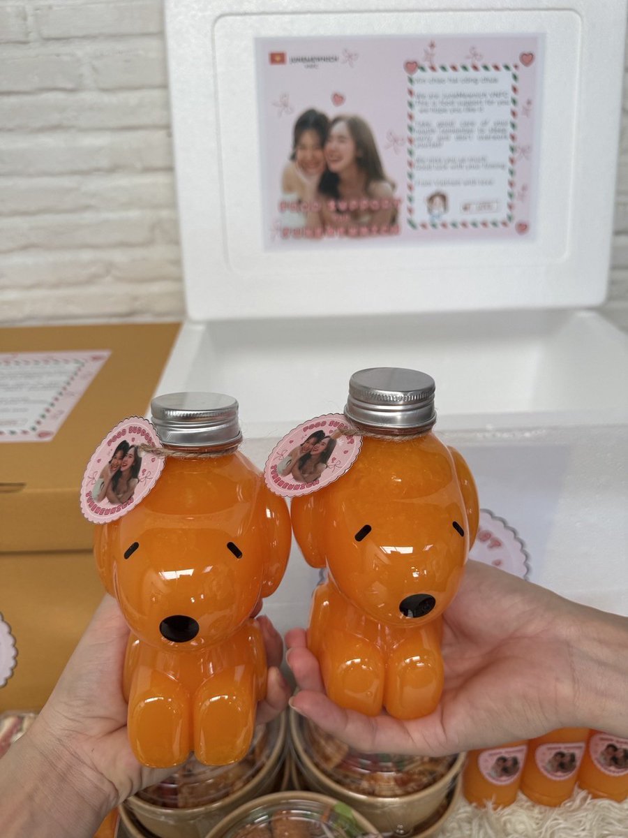 Support food from WHALESTOREXOXO for JuneMewnich.  

I hope both princesses will like the food we prepared.  

Thank you to all Vietnamese fans, and also a big thank you to <a href="/junewi_official/">wanwimol.official</a> for the support!

#Junewanwimol 
#Mewnich 
#junemewnich 
#WhaleStorexoxoQ4