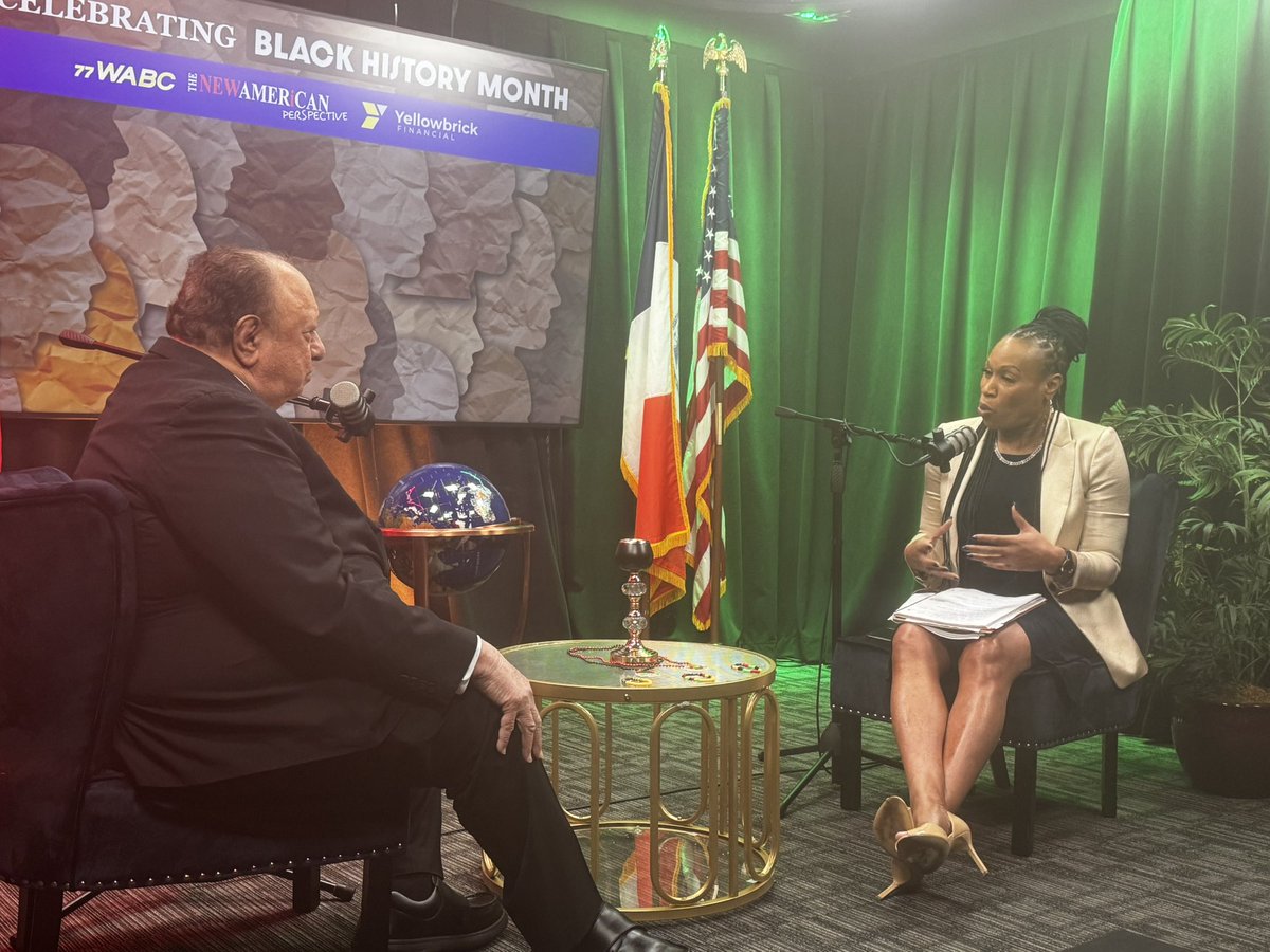 y_communicate's tweet photo. Today, Founder @YeseniaReinoso4 attended the Black History Month celebration hosted by “The New American Perspective” Jineea Butler and @77WABCradio. The event celebrated Black excellence and focused on tangible outcomes for the community through economic policies. https://t.co/Aac5vt4ZhQ