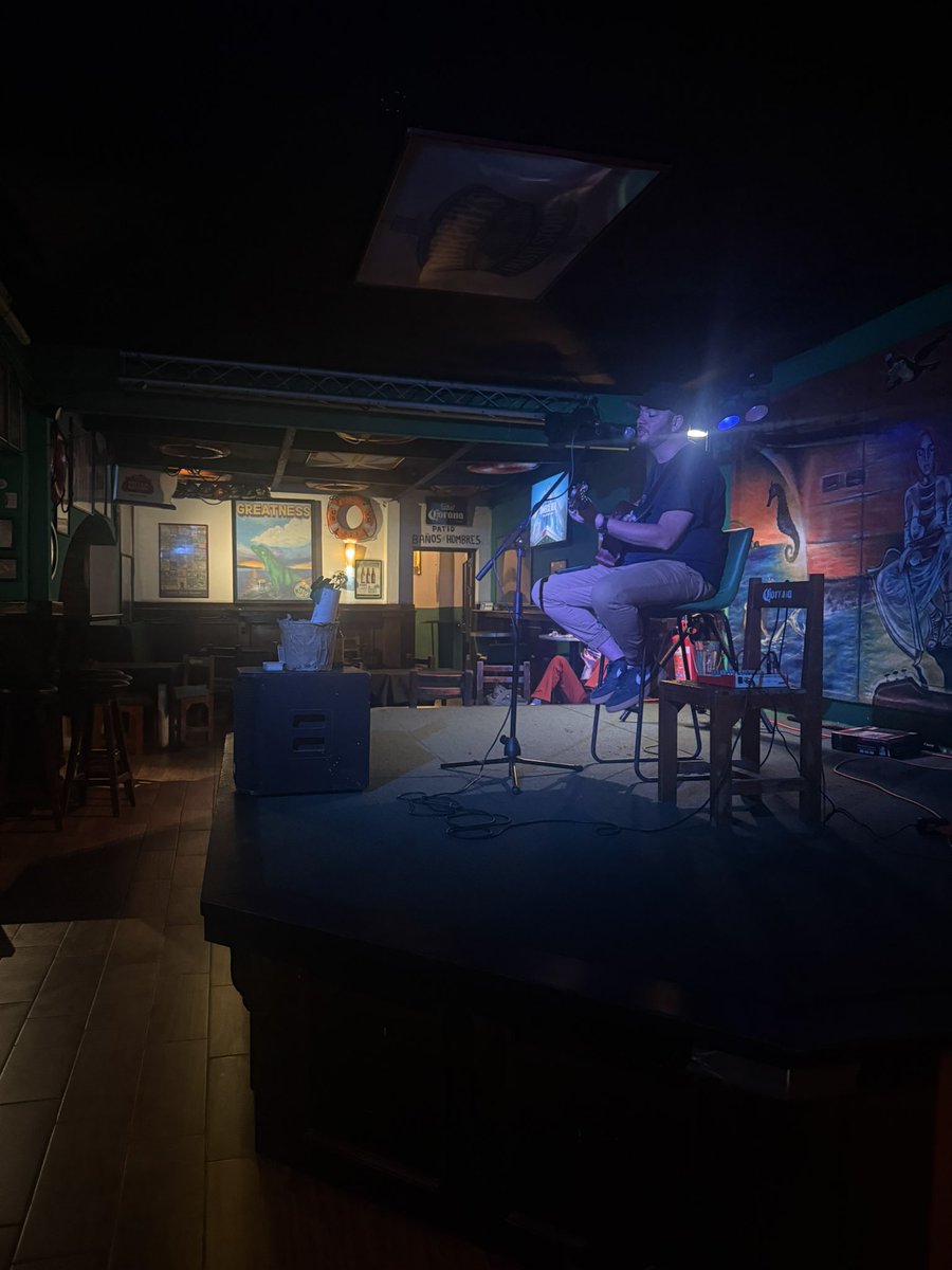 Estefanía Loustanerd 🤖 (@ominousraccoon) on Twitter photo <a href="/davewhitty/">Dave Whitty</a> he’s a great performer, loved him at puerto Vallarta <a href="/davewhitty/">Dave Whitty</a> he’s a great performer, loved him at puerto Vallarta