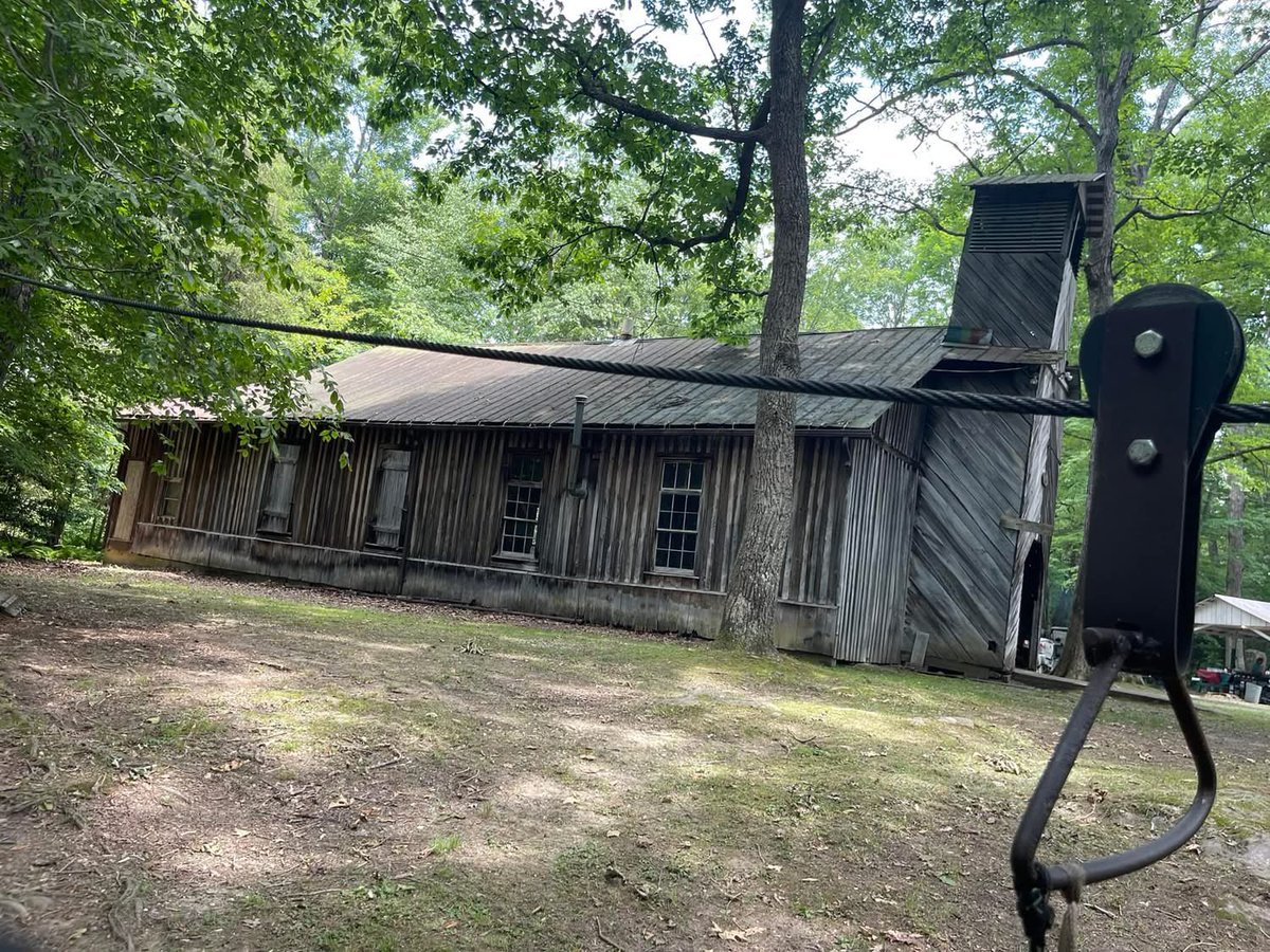 therealsamdanes's tweet image. Church people go to church and boast about it to feel superior to others. Christians pray alone in abandoned chapels for people they don’t even know. 🤠👍🏼

#LearnTheDifference #GodIsNotTheChurch #GodMatters #GodIsHope #MoralityMatters