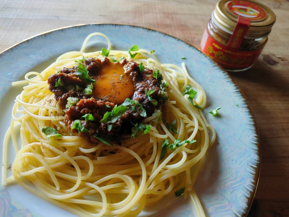 ogon0514's tweet photo. みなさ～ん！お昼ご飯何食べてますか？
今日は肉みそパスタにしてみました！
あわてていて卵割れてしまいましたが。。。😿
でも美味しいです（笑）

ゆず担々肉みそはただいまセール中です！
https://t.co/A4CjF5GtSr https://t.co/xRJUs6izZ6