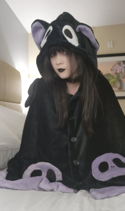 1 pic. h♡rny little bat https://t.co/4oZM2RReJ6<a href="/tag/mvsales"class="tags"><span>#mvsales</span></a>