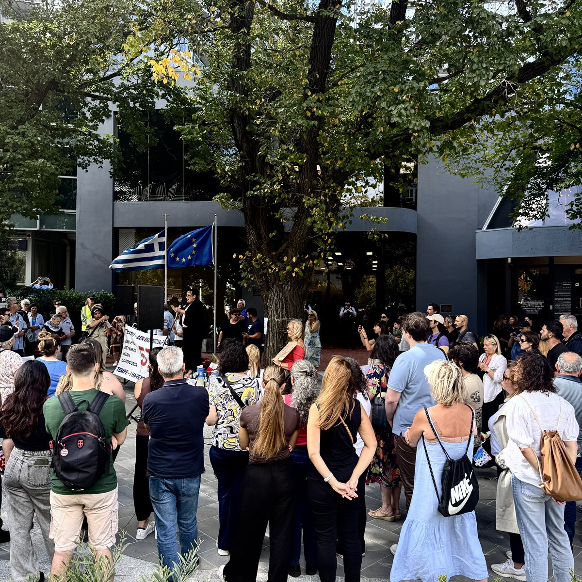 RallisPap's tweet photo. Protest to demand justice for the victims of #Tempi and their families…
#Melbourne #DenEhoOxigono #protest #justice #Τεμπη #τεμπη_εγκλημα https://t.co/vEXXaSv7nn