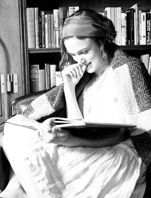 «La literatura es esencialmente soledad. Se escribe en soledad, se lee en soledad y, pese a todo, el acto de la lectura permite una comunicación entre dos seres humanos».

Paul Auster ✍️