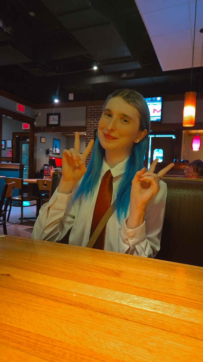 Out at Applebee's for dinner~ 
Fun night at the arcade! 
#irlthings #twitchstrimmer #idkwhattodowithmyhandsinpictures