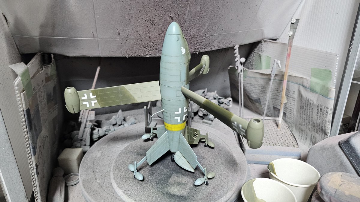 runchickens_3's tweet image. 朝模型
アンテな類を取り付けてから艶消しクリアでコート。
昼模型
鼻面に白塗り
#AmusingHobby
#FW_Triebflugel
#独逸超兵器