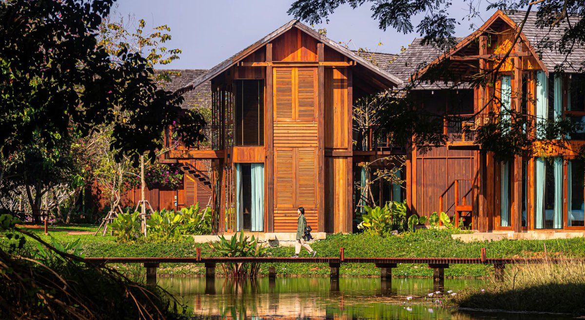 bkkmenuliving's tweet image. เอ็นจอยบรรยากาศสุดโรแมนติกให้เต็มอิ่มกับรีสอร์ทน้องใหม่ริมฝั่งแม่น้ำโขงที่ Nachan The Antique Courtyard เชียงคาน ที่จะพาคุณไปสัมผัสจังหวะชีวิตเนิบช้าให้เข้าถึงแก่นของการ ‘พัก’ อย่างแท้จริง
.
Source &amp;amp; Photos By Nachan The Antique Courtyard 
.
#BKKLIVING #PLACES #Wheretostay