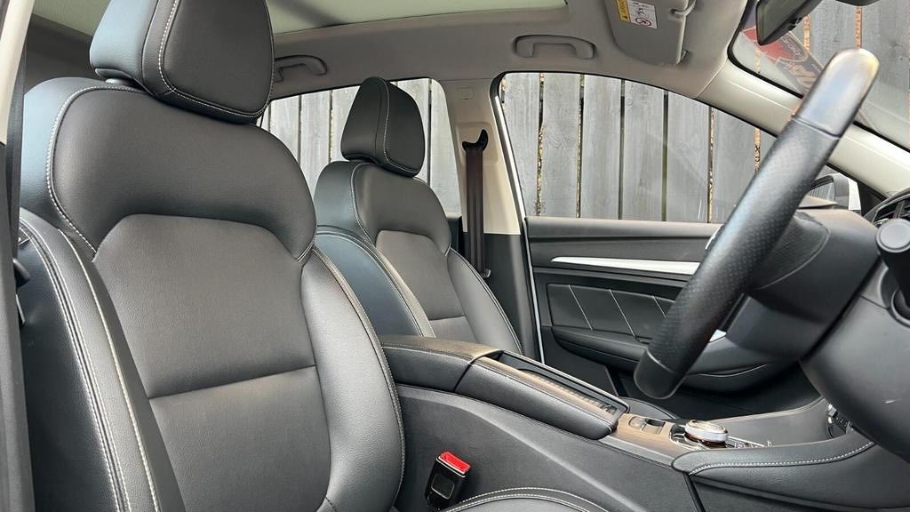 It’s an EV MG ZS 2019 that is equipped with a permanent magnetic synchronous motor that gives 105kw of power, 353nm of torque,0-100km in 0.8s, battery capacity is 44.5kwh lithium ion, charging time is 7hrs AC CHARGER AND 40mins DC fast charger. It’s a five seat car.