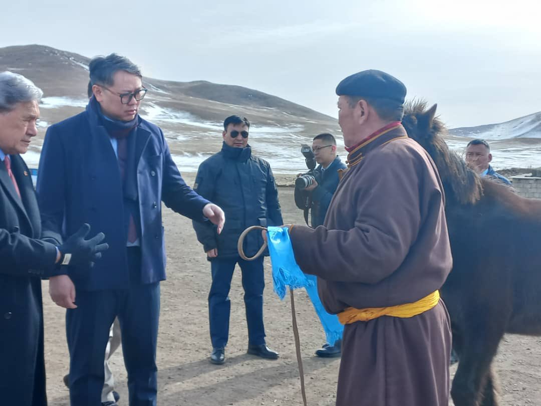 NewZealandMFA's tweet photo. The Minister was delighted to receive a special gift from Mongolia: Stamina 🐎 

In Mongolian culture, horses symbolise freedom, strength and vitality​ - fitting characteristics for both our nations.

🇲🇳 🤝 🇳🇿 https://t.co/8kbHLmb197