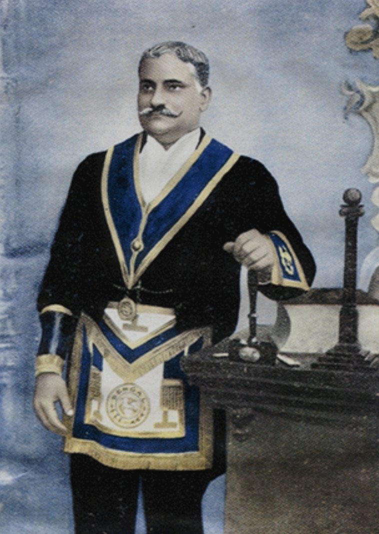 mandateofhvn's tweet photo. Too many freemasonic symbols in the ad campaign like the one eye symbolism.

Before the british raj faded, they hired massively and it includes some of the biggest names in our history, Motilal Nehru, Swami Vivekanand and the Tatas. https://t.co/uJA3r7RxM3