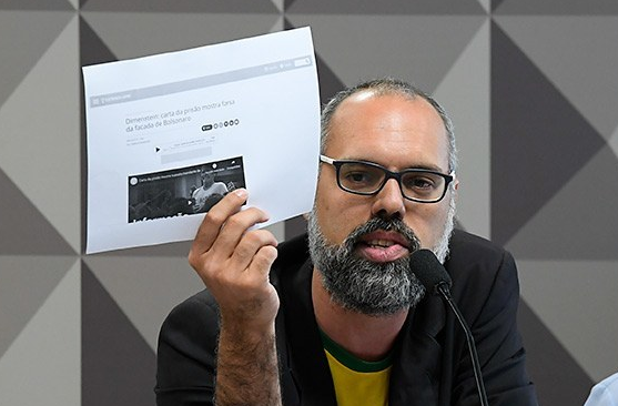 O brasileiro precisa ser mais crítico e saber escolher melhor seus heróis

Allan dos Santos, é puta de um jornalista, se sacrificou pelo Brasil e brasileiros, milhares de esquerdistas detonaram o cara, o cara passou bocados com seus filhotes, e o cara ganhou mais fama que todos