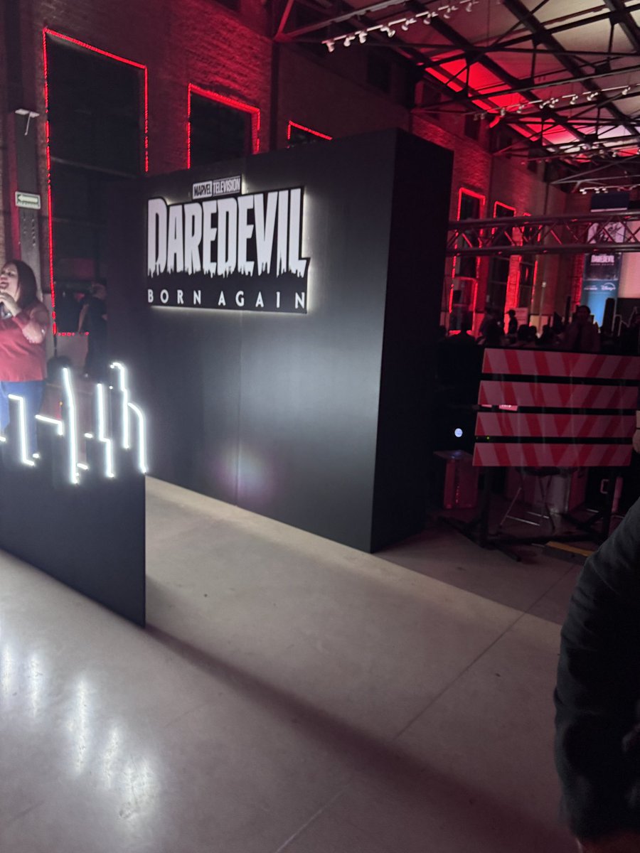 En efecto hoy se vio cine gracias a @ItsSpoilerTime #DaredevilBornAgain