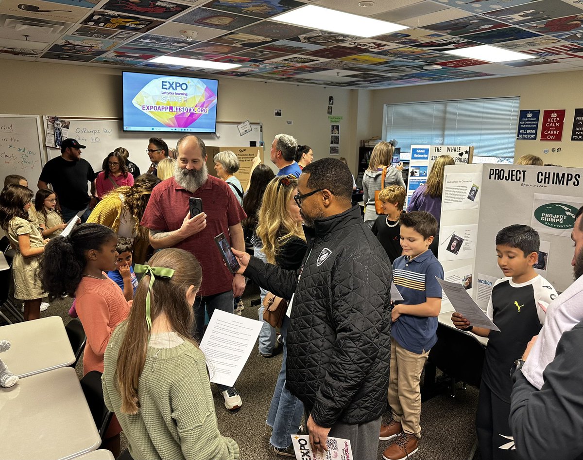 RFriend_Class's tweet image. Beyond proud of my incredible students for sharing their passion for animals and how they’re making an impact in our world @nisdexpo tonight! @Whale_Sanctuary @BrianCurtisNBC5 @NBCDFW @schluterelem