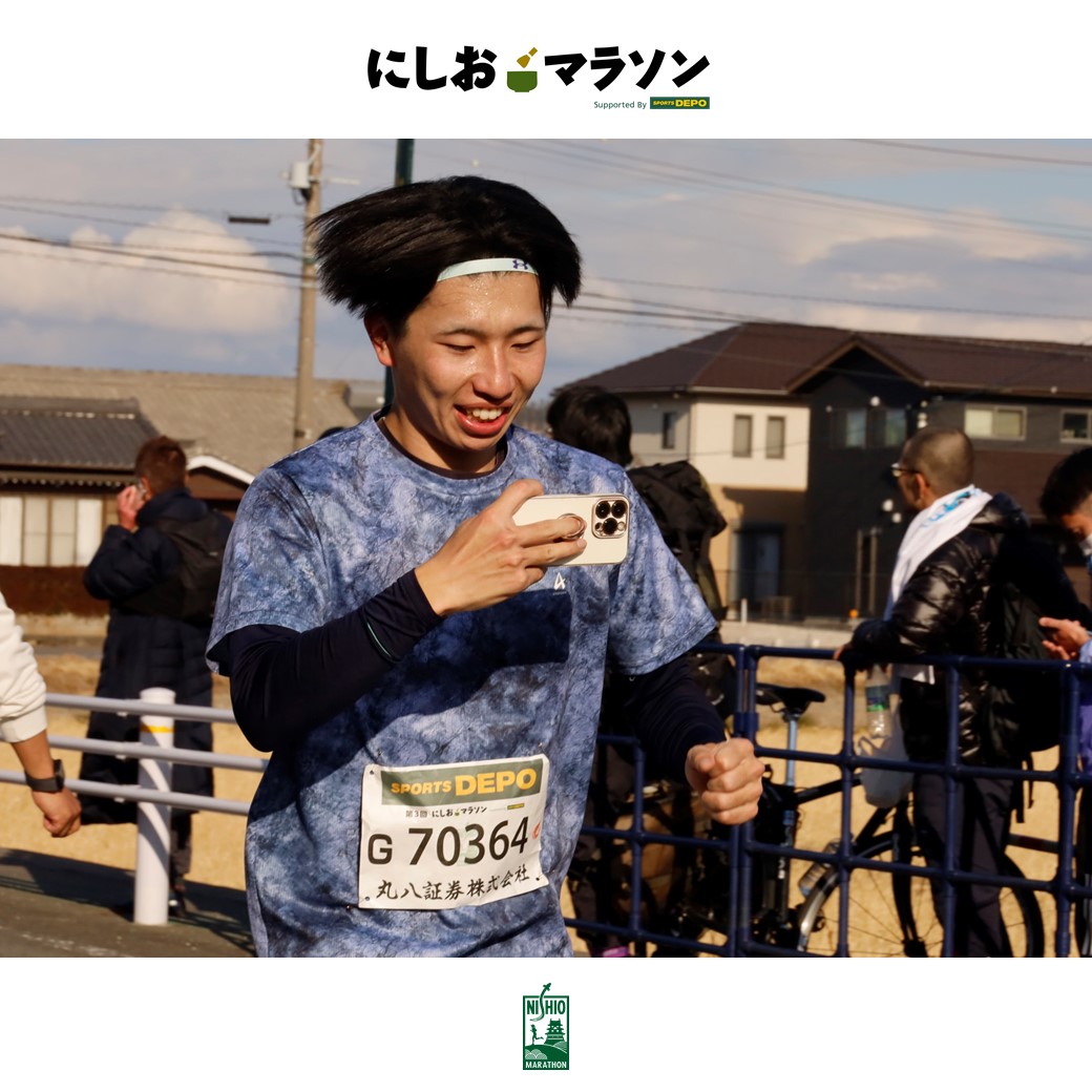 240_marathon's tweet photo. .˚✨⁺‧┈┈┈┈┈┈┈┈┈‧⁺✨˚.
　　写真で振り返る
　　にしおマラソン📸
.˚✨⁺‧┈┈┈┈┈┈┈┈┈‧⁺✨⊹˚.

それぞれのフィニッシュシーン🏃‍♂️🏃‍♀️🏃
仲間と一緒に、写真を撮りながら、笑顔で、キツイ表情でと、ランナーの思いが伝わってきますね😊
ナイスラン😎👍 https://t.co/LGXDay1rCU