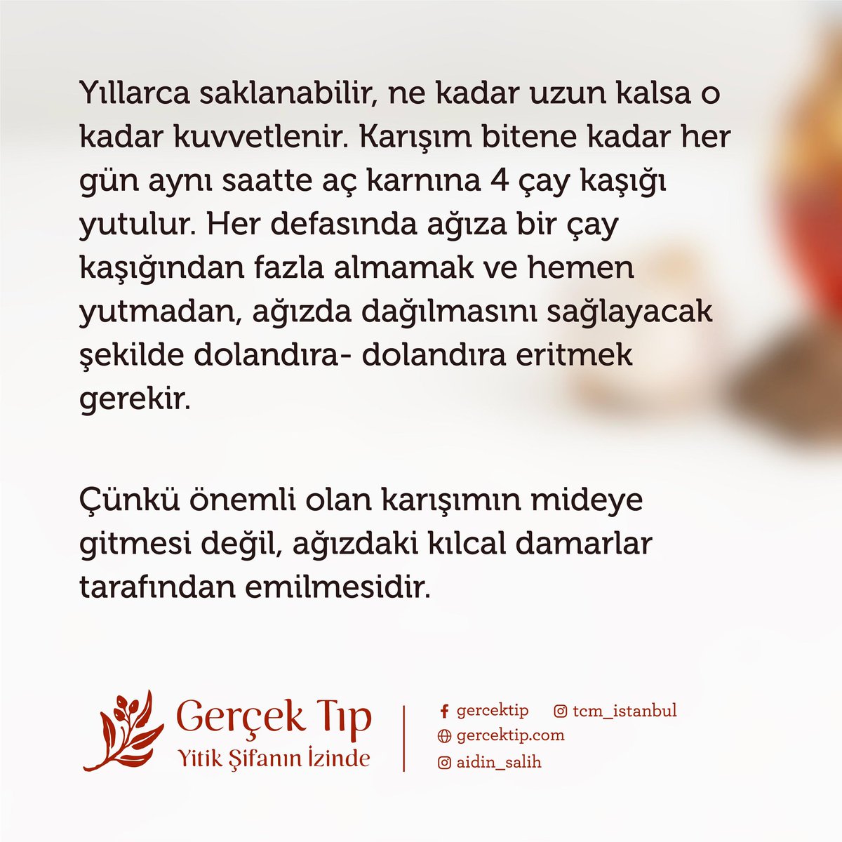 AidinSalih's tweet photo. BALLI SARIMSAKLI KARIŞIM 
•10 tane limonun suyu,
•10 baş sarımsak
•1 kg  bal 
Karıştırarak cam kavanoza konur. Ağzı 3 kat pamuklu bezle kapatılır, karanlık ve serin bir yerde 7 gün bekletilir. 7 gün sonra süzerek veya süzmeden kavanozun kapağı kapatılır.
Gerçek Tıp/Aidin Salih https://t.co/mg6Xt4fQzv