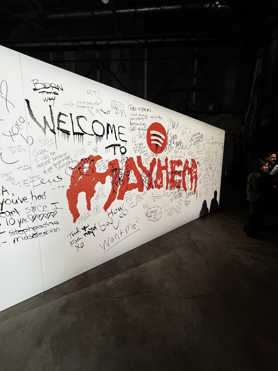 LilFameMonsterx's tweet photo. A night i will never forget 🖤 Beyond lucky &amp; grateful to have heard MAYHEM while having a dance party with @ladygaga &amp; other little monsters. So excited for what is to come this era ✨🪩 #mayhem https://t.co/sD1L42zgAl